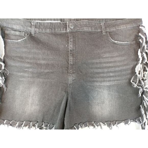 Fashion to Figure Womens Black Fringe Side Denim Shorts Size 26 - Picture 3 of 8